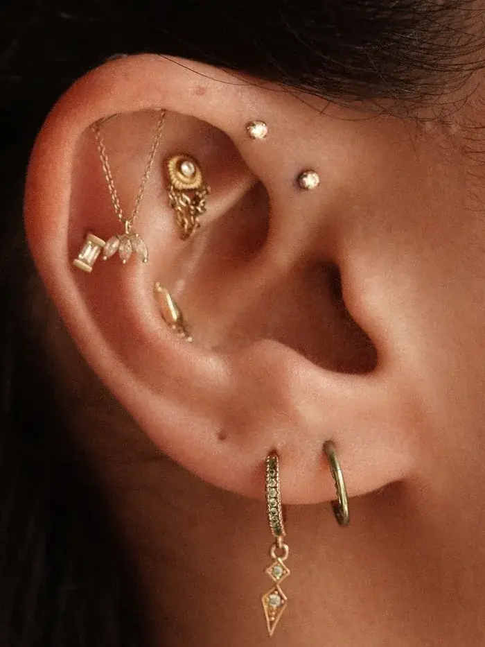 Piercings d'oreille réalisés au studio.